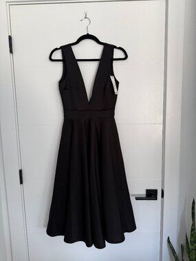 Boohoo Plunge Neck Skater Dress | Black | NWT | Size 6